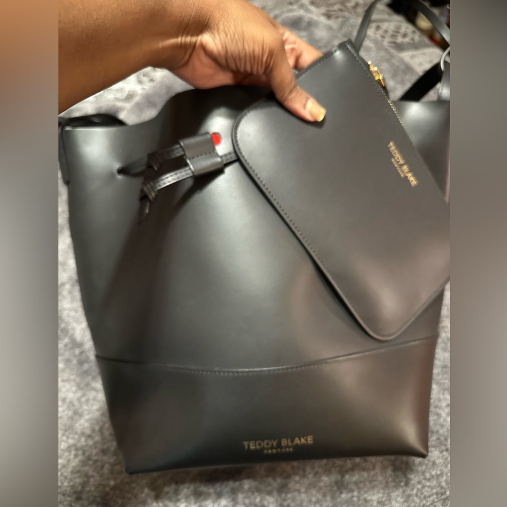 Teddy Blake Bucket Bag - Picture 3 of 5